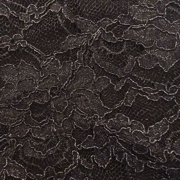 Beautiful lace tank top - Picture 3 of 5